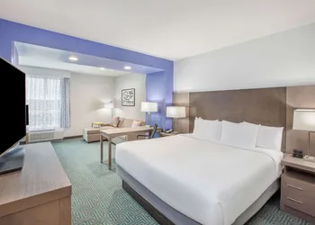 La Quinta Inn & Suites by Wyndham Dallas Duncanville hotel thumbnail 5