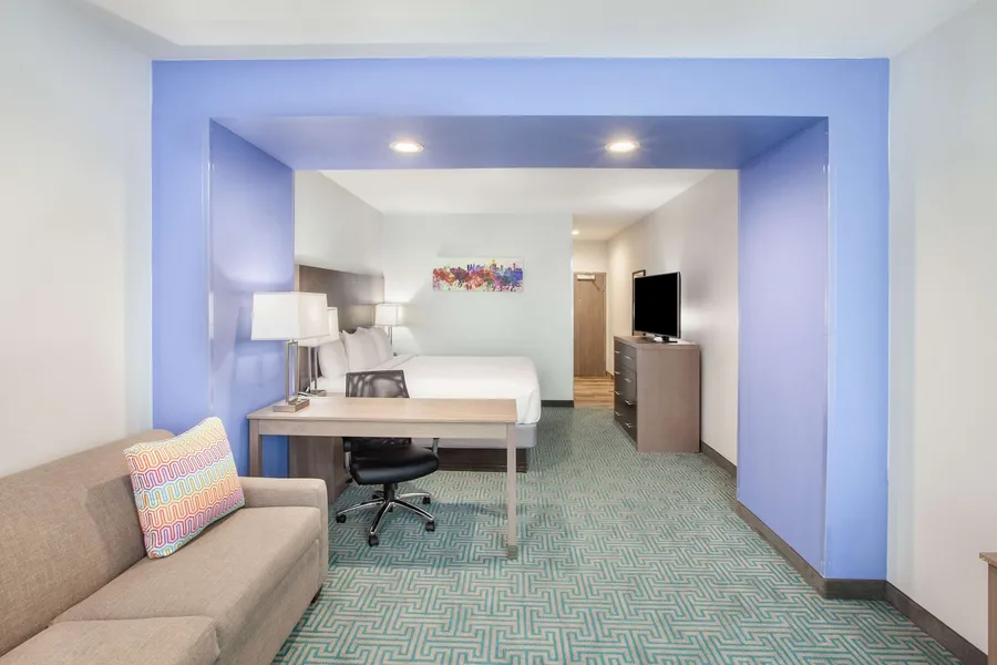 La Quinta Inn & Suites by Wyndham Dallas Duncanville hotel detail image 6