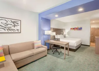 La Quinta Inn & Suites by Wyndham Dallas Duncanville hotel thumbnail 7