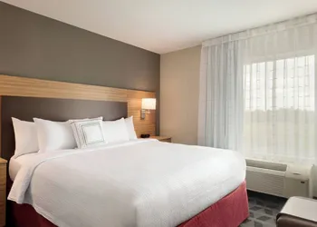 TownePlace Suites by Marriott Milwaukee Grafton hotel thumbnail 4