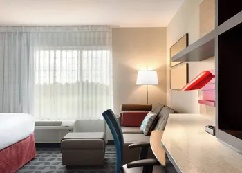 TownePlace Suites by Marriott Milwaukee Grafton hotel thumbnail 5