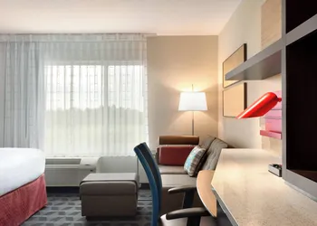 TownePlace Suites by Marriott Milwaukee Grafton hotel thumbnail 5