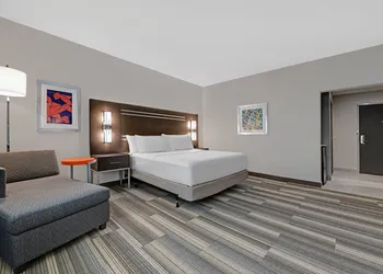 Holiday Inn Express & Suites Houston - Memorial City Centre by IHG hotel thumbnail 2