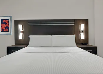Holiday Inn Express & Suites Houston - Memorial City Centre by IHG hotel thumbnail 7