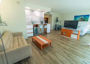 Maritime Hotel Fort Lauderdale Airport & Cruiseport hotel thumbnail 7