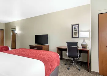Comfort Inn & Suites Shawnee - Kansas City hotel thumbnail 8
