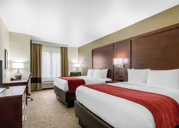 Comfort Inn & Suites Shawnee - Kansas City hotel thumbnail 3