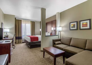 Comfort Inn & Suites Shawnee - Kansas City hotel thumbnail 4