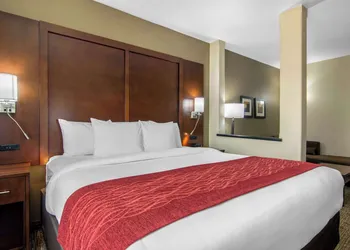Comfort Inn & Suites Shawnee - Kansas City hotel thumbnail 6