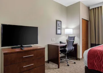 Comfort Inn & Suites Shawnee - Kansas City hotel thumbnail 7