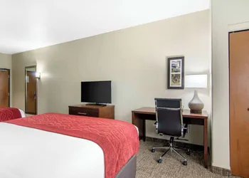 Comfort Inn & Suites Shawnee - Kansas City hotel thumbnail 8