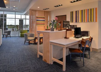 Holiday Inn Express & Suites Alachua - Gainesville Area by IHG hotel thumbnail 2