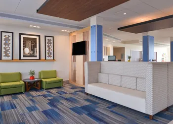 Holiday Inn Express & Suites Alachua - Gainesville Area by IHG hotel thumbnail 3