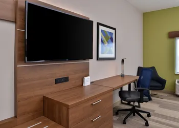Holiday Inn Express & Suites Alachua - Gainesville Area by IHG hotel thumbnail 4