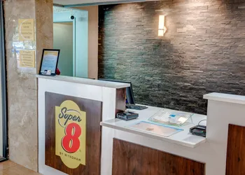 Super 8 by Wyndham St. Petersburg hotel thumbnail 2