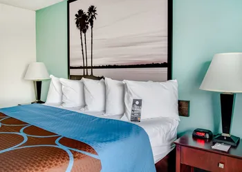 Super 8 by Wyndham St. Petersburg hotel thumbnail 4