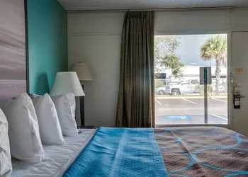 Super 8 by Wyndham St. Petersburg hotel thumbnail 5