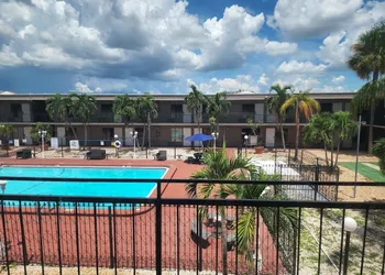 Super 8 by Wyndham St. Petersburg hotel thumbnail 6