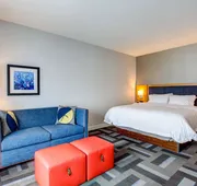 Hampton Inn & Suites Boston/Waltham hotel detail image 7