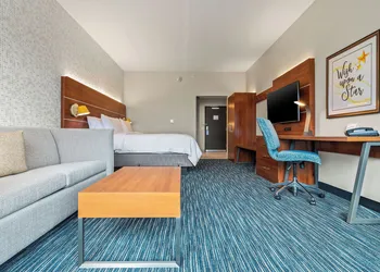 Holiday Inn Express & Suites Orlando - Lake Buena Vista by IHG hotel thumbnail 3