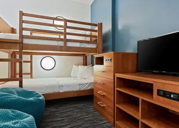 Holiday Inn Express & Suites Orlando - Lake Buena Vista by IHG hotel thumbnail 4