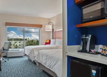 Holiday Inn Express & Suites Orlando - Lake Buena Vista by IHG hotel thumbnail 8