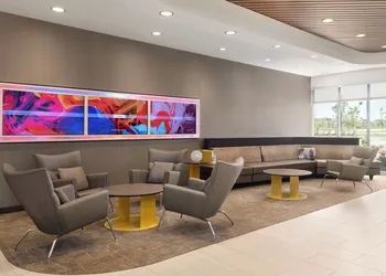 SpringHill Suites by Marriott Milwaukee West/Wauwatosa hotel thumbnail 3