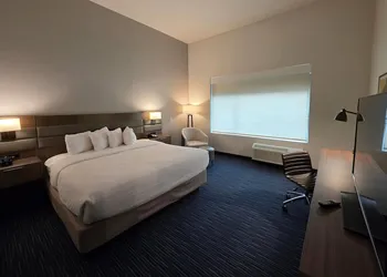 Wingate by Wyndham Austin North hotel thumbnail 6