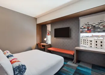 Aloft by Marriott Seattle Sea-Tac Airport hotel thumbnail 2