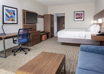 Holiday Inn Express & Suites Madison by IHG hotel thumbnail 6