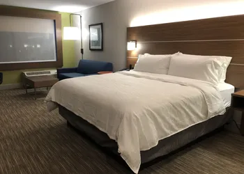 Holiday Inn Express & Suites Racine by IHG hotel thumbnail 6