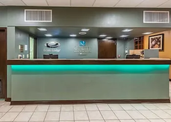Econo Lodge hotel thumbnail 2