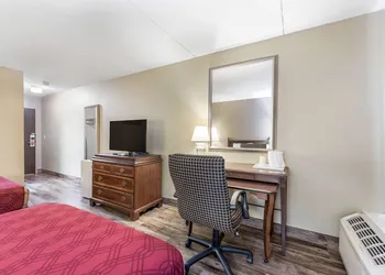 Econo Lodge hotel thumbnail 7