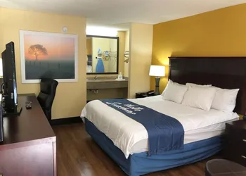 Days Inn by Wyndham King/Winston Salem Area hotel thumbnail 4