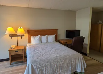 Days Inn by Wyndham Birch Run hotel thumbnail 8