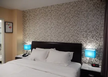Quality Inn near Sunset Park hotel thumbnail 3
