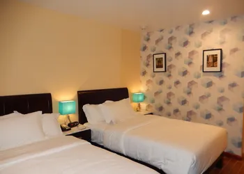 Quality Inn near Sunset Park hotel thumbnail 6