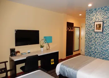 Quality Inn near Sunset Park hotel thumbnail 8