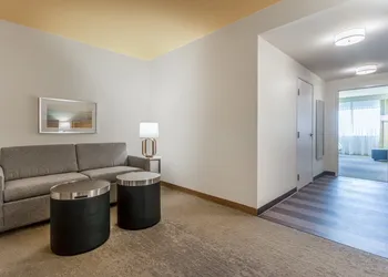 Holiday Inn & Suites Cedar Falls - Waterloo Event Ctr by IHG hotel thumbnail 2