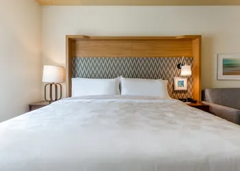 Holiday Inn & Suites Cedar Falls - Waterloo Event Ctr by IHG hotel thumbnail 3