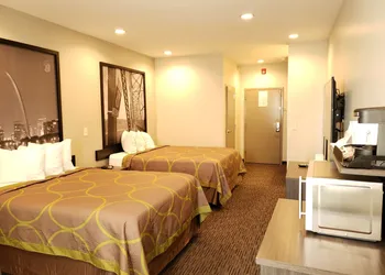 Super 8 by Wyndham St. Louis North hotel thumbnail 8
