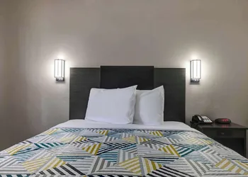 Studio 6 Arlington, TX - South - Dallas hotel thumbnail 7