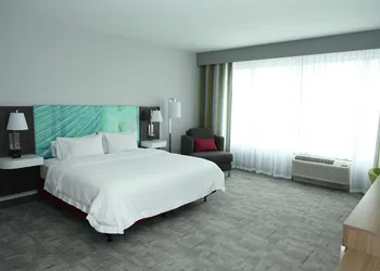 Hampton Inn & Suites Burlington hotel thumbnail 6