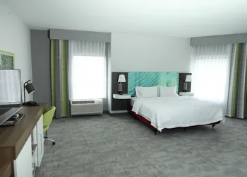 Hampton Inn & Suites Burlington hotel thumbnail 7