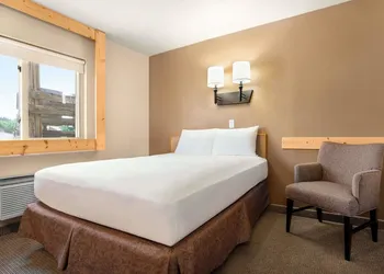 Travelodge by Wyndham Guernsey hotel thumbnail 5