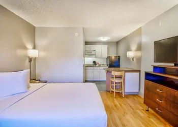 Studio 6 Deer Valley hotel thumbnail 7