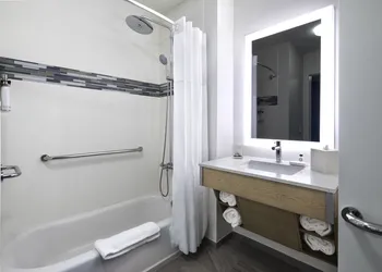 EVEN Hotel Miami - Airport by IHG hotel thumbnail 6