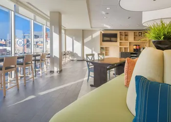 Home2 Suites by Hilton Kansas City Downtown hotel thumbnail 3