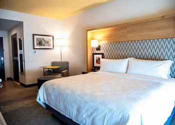 Holiday Inn & Suites Savannah Airport - Pooler by IHG hotel thumbnail 2