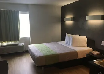 Studio 6 Indianapolis, IN hotel thumbnail 8